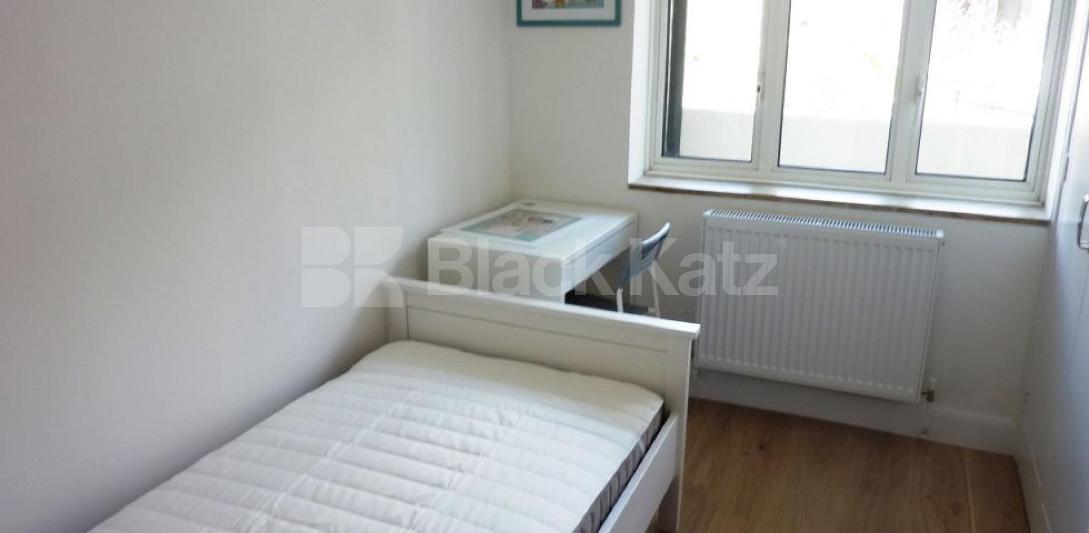 			 NEWLY REFURBISHED 3 BED GOOD FOR 4 SHARERS!, 3 Bedroom, 1 bath, 1 reception Flat			 Harrington Square, CAMDEN/MORNINGTON CRESCENT